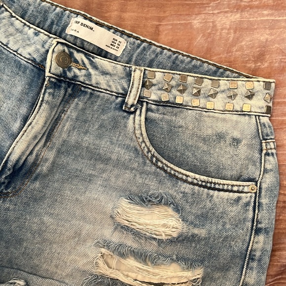Zara Distressed Jean Shorts - Picture 4 of 4